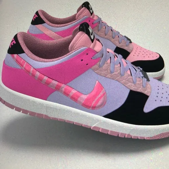 NIKE Dunk Low Size 8.5 Pink Lavender Black