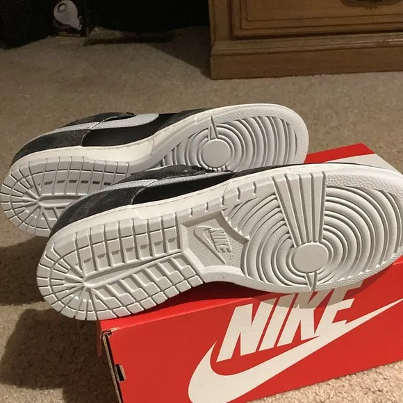 Nike Dunks zebra 🦓 retro pack purchased off sneakers app size 11 men’s