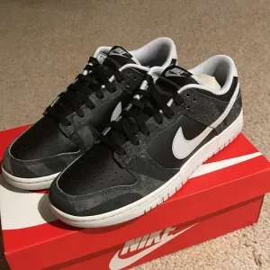 Nike Dunks zebra 🦓 retro pack purchased off sneakers app size 11 men’s