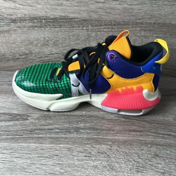 Nike LeBron Witness 7 Basketball Shoes Kids Size 4.5Y Street Active Sneakers