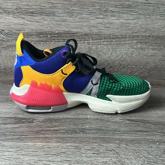 Nike LeBron Witness 7 Basketball Shoes Kids Size 4.5Y Street Active Sneakers