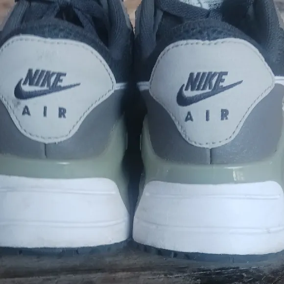 Nike Men's Black and Gray Air Max Sneakers