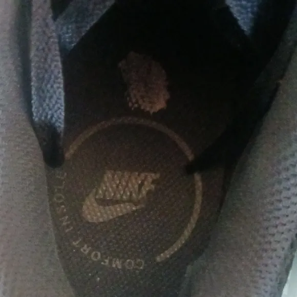 Nike Men's Black and Gray Air Max Sneakers