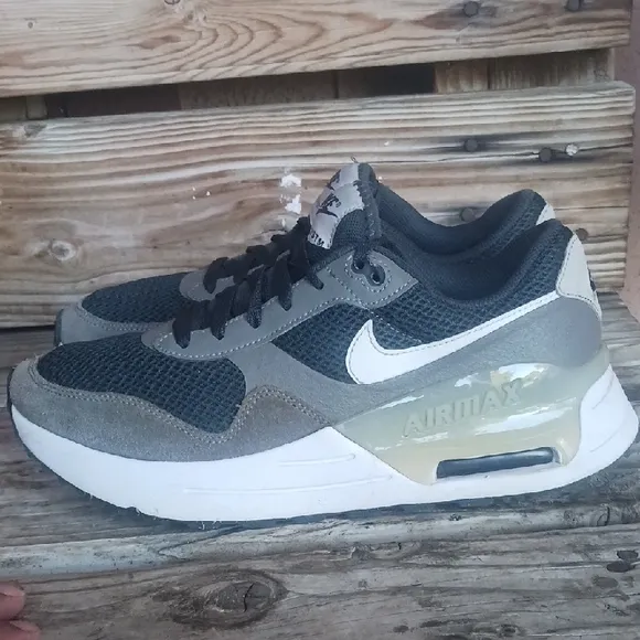 Nike Men's Black and Gray Air Max Sneakers