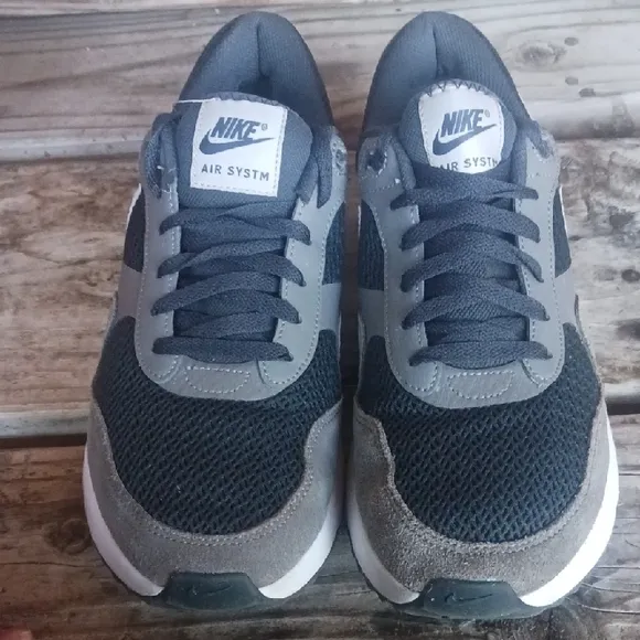 Nike Men's Black and Gray Air Max Sneakers