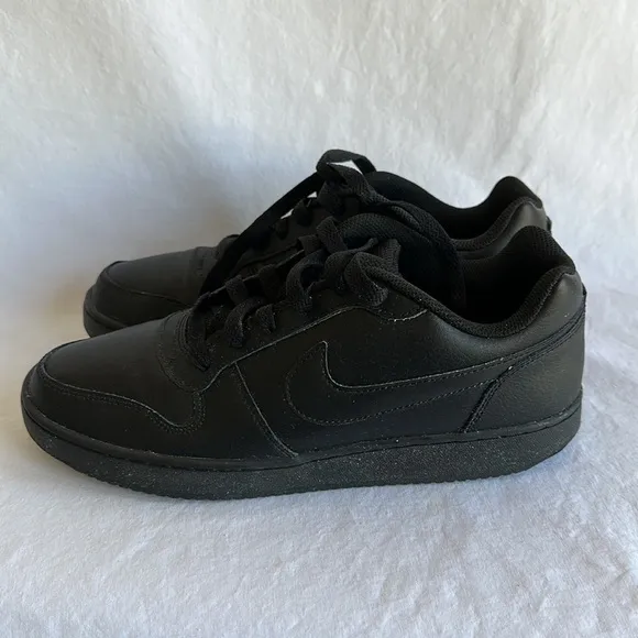 Nike men’s Ebernon black stitched leather retro-style low court shoes, size 10