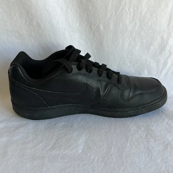 Nike men’s Ebernon black stitched leather retro-style low court shoes, size 10
