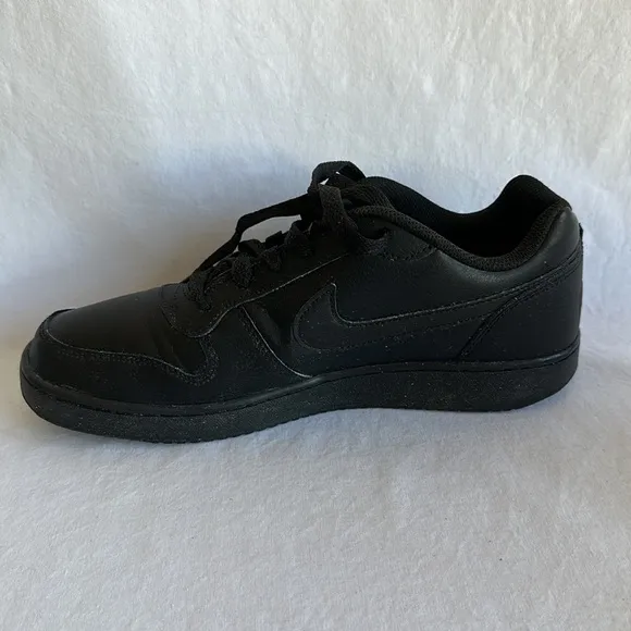 Nike men’s Ebernon black stitched leather retro-style low court shoes, size 10