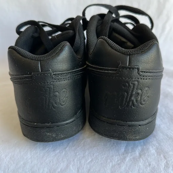 Nike men’s Ebernon black stitched leather retro-style low court shoes, size 10