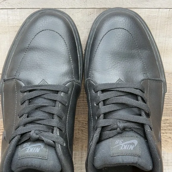 Nike SB Satire L Skateboard Sneakers Mens Size 10.5 10 1/2 Black Leather Shoes