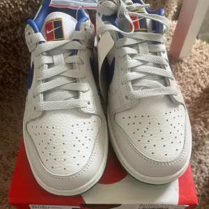 Nike White and Blue Men's Sneakers