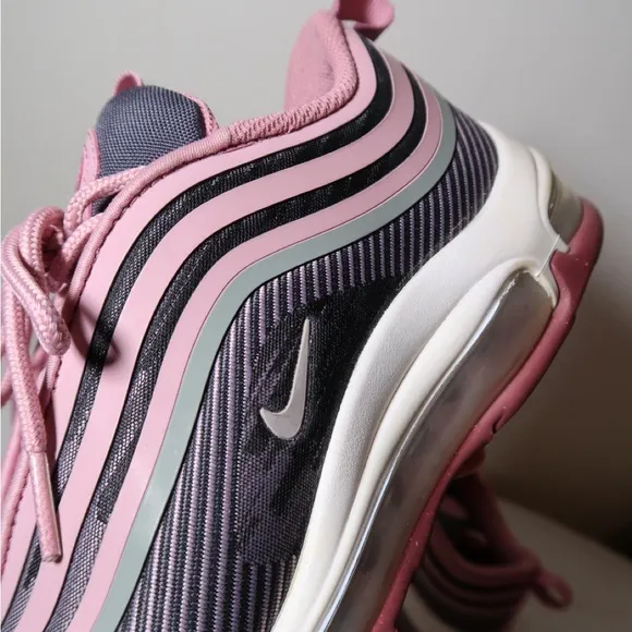Nike Women's Pink and Black Sneakers