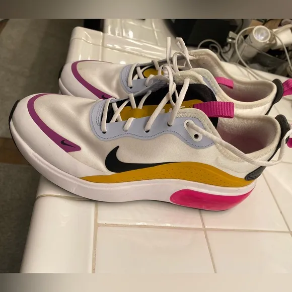 Nike Women's White and Pink Sneakers