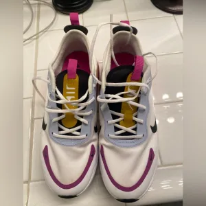 Nike Women's White and Pink Sneakers