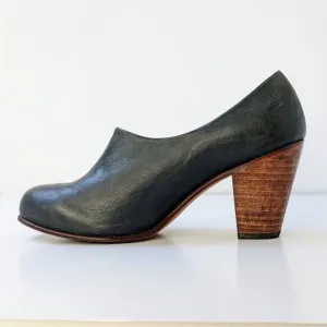 Nisolo Shoes Austin Womens 9.5 Gray Grey Smoke Leather Heels Slip On Almond Toe