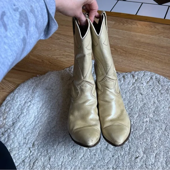 Nocona Women's Vintage Iridescent Cream Western Cowboy Boots Size 8C