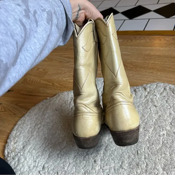 Nocona Women's Vintage Iridescent Cream Western Cowboy Boots Size 8C