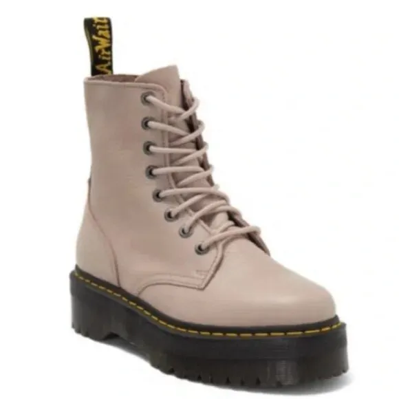 NWOB  Dr. Martens Jadon lll Boots Vintage Taupe Pisa