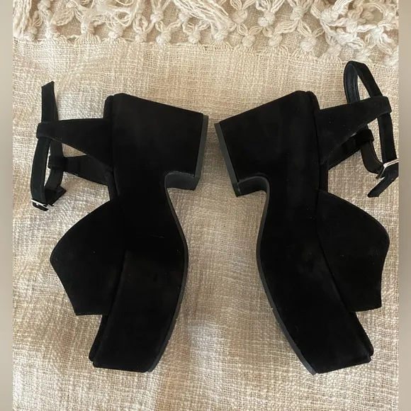 NWOB Made in Italy Aquatalia Black Suede Emmie Platform Sandal Size 8