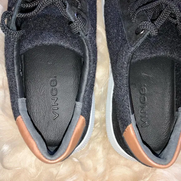 NWOB Vince Dawson Mixed LeatherSneakers in Charcoal Sz 8 (US) 41 (EU).