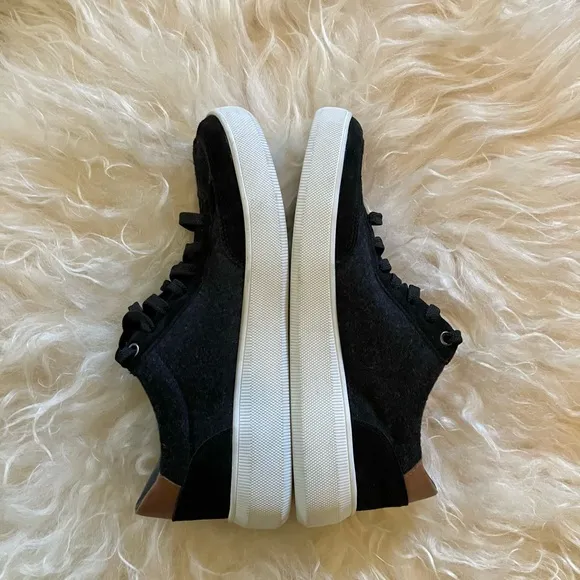 NWOB Vince Dawson Mixed LeatherSneakers in Charcoal Sz 8 (US) 41 (EU).