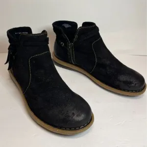 NWOT Born Wynter Comfort Booties Black Suede Ankle Boots - Size 10