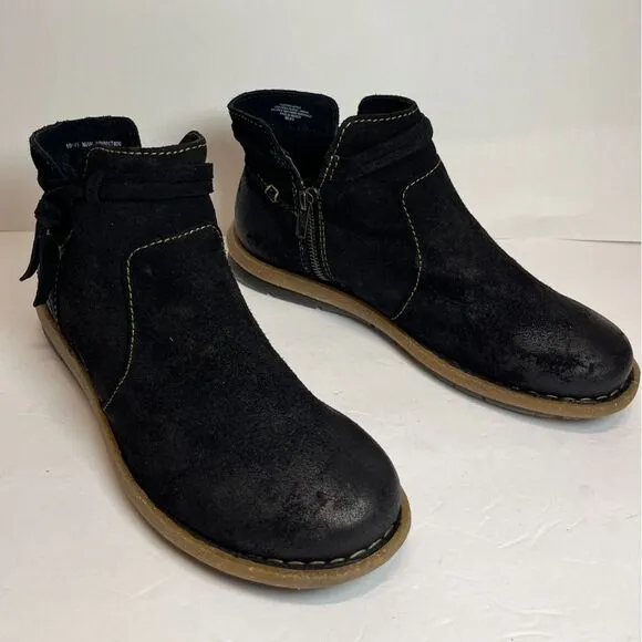 NWOT Born Wynter Comfort Booties Black Suede Ankle Boots - Size 10