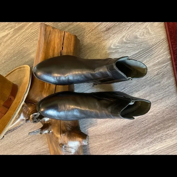 NWOT CANAL GRANDE BEATE Glove Soft  leather ANKLE BOOTS Black  SzEU39 US8/8.5