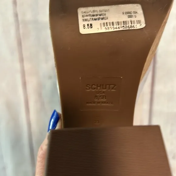 NWOT Schutz Dalle Vinyl Cutout Vinyl Sandal