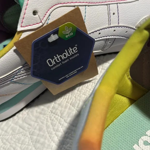 NWT ASICS Tiger Runner Unisex shoes