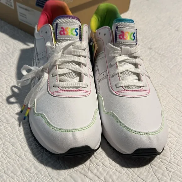 NWT ASICS Tiger Runner Unisex shoes