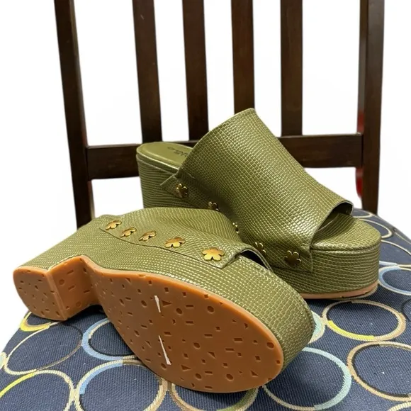 NWT Charlotte Stone Ellery Flower Platform Sandals in Khaki Size 9