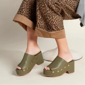 NWT Charlotte Stone Ellery Flower Platform Sandals in Khaki Size 9