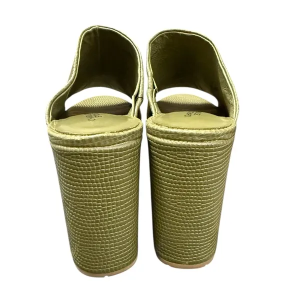 NWT Charlotte Stone Ellery Flower Platform Sandals in Khaki Size 9