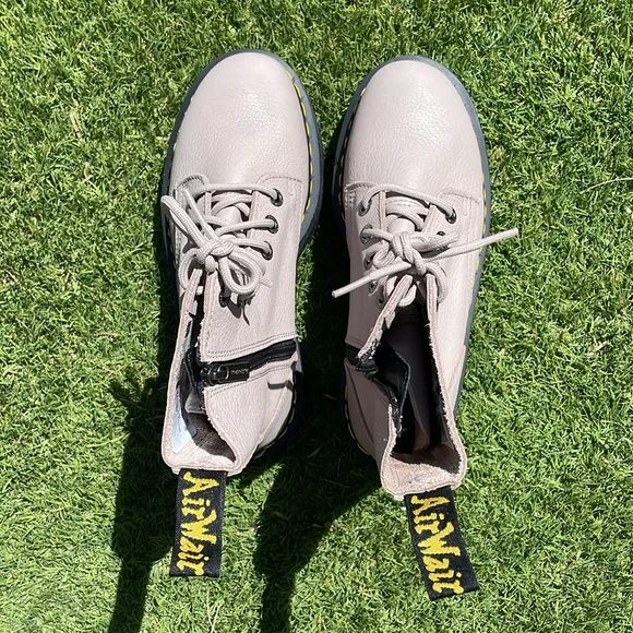 NWT DR MARTENS Jadon III Boots!