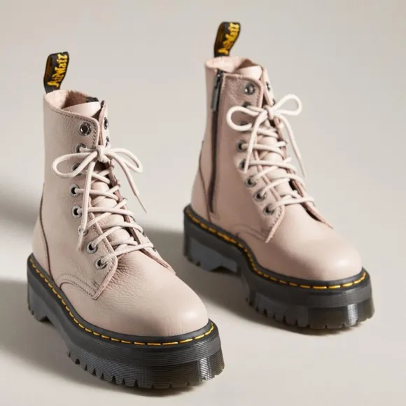 NWT DR MARTENS Jadon III Boots!
