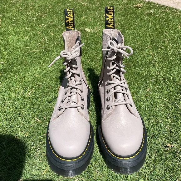 NWT DR MARTENS Jadon III Boots!