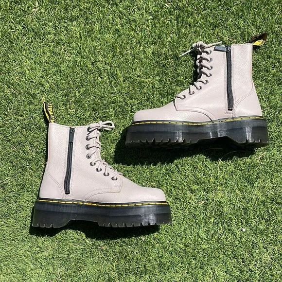NWT DR MARTENS Jadon III Boots!