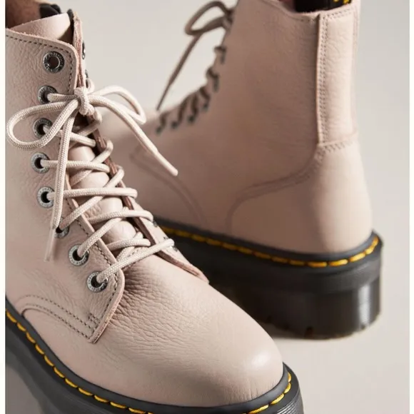 NWT DR MARTENS Jadon III Boots!