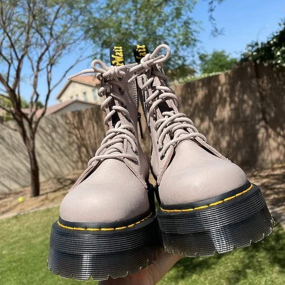 NWT DR MARTENS Jadon III Boots!