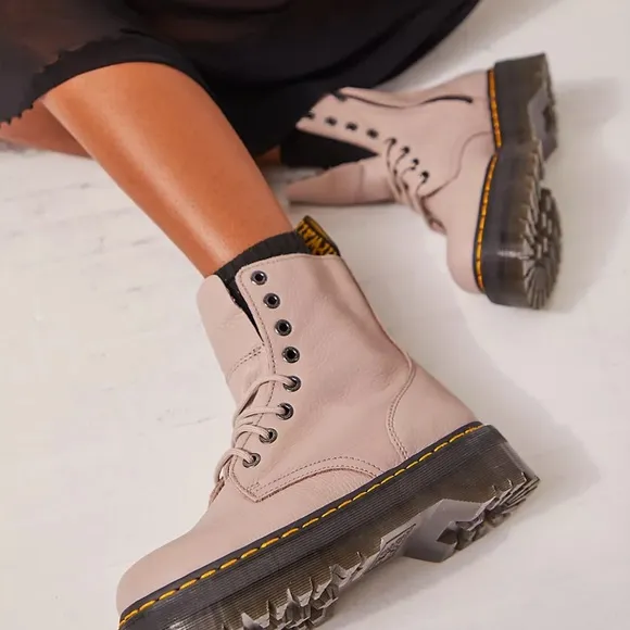 NWT DR MARTENS Jadon III Boots!