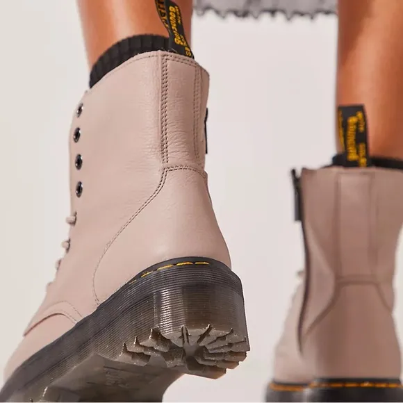 NWT DR MARTENS Jadon III Boots!