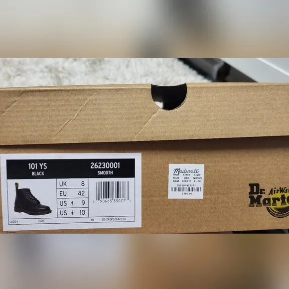 NWT - Dr. Martens- Unisex- Black Leather Boots- Mens 9 Womens 10