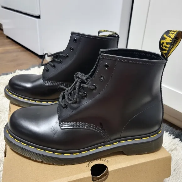 NWT - Dr. Martens- Unisex- Black Leather Boots- Mens 9 Womens 10