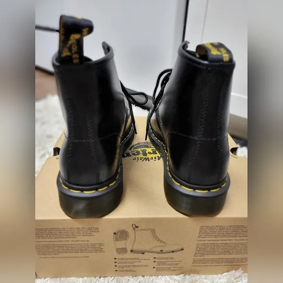 NWT - Dr. Martens- Unisex- Black Leather Boots- Mens 9 Womens 10