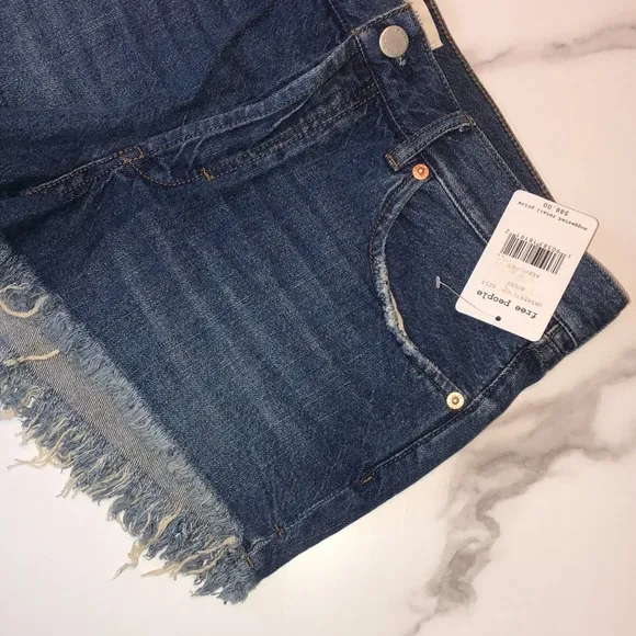 NWT Free People Avery denim shorts frayed we the free button fly size 30