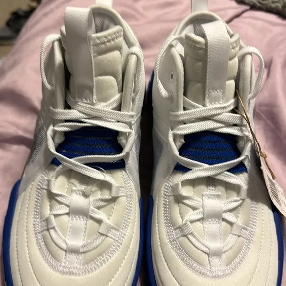 NWT LIGHTWEIGHT Adidas BASKETBALL SHOES WITH PLENTY OF STRUCTURE AND SUPPORT.