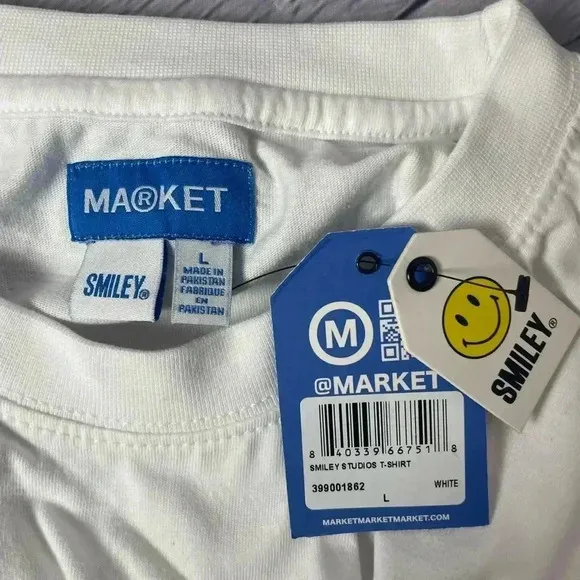 NWT MARKET STUDIOS SMILEY STUDIOS World Crew Neck Short Sleeve T-SHIRT Mens L