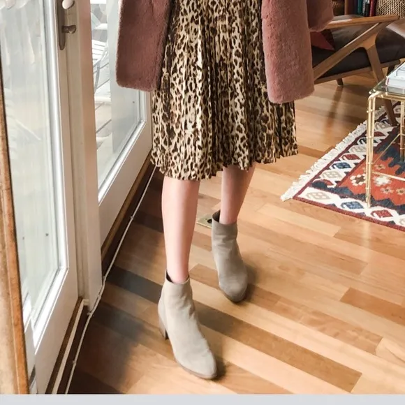 NWT Matt Bernson Beige Suede ankle boots Boho Booties Size 8