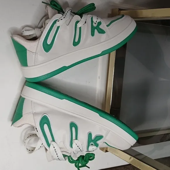 NWT Mei man xing green and white fashion skater shoes size 8 /9.5 unisex
